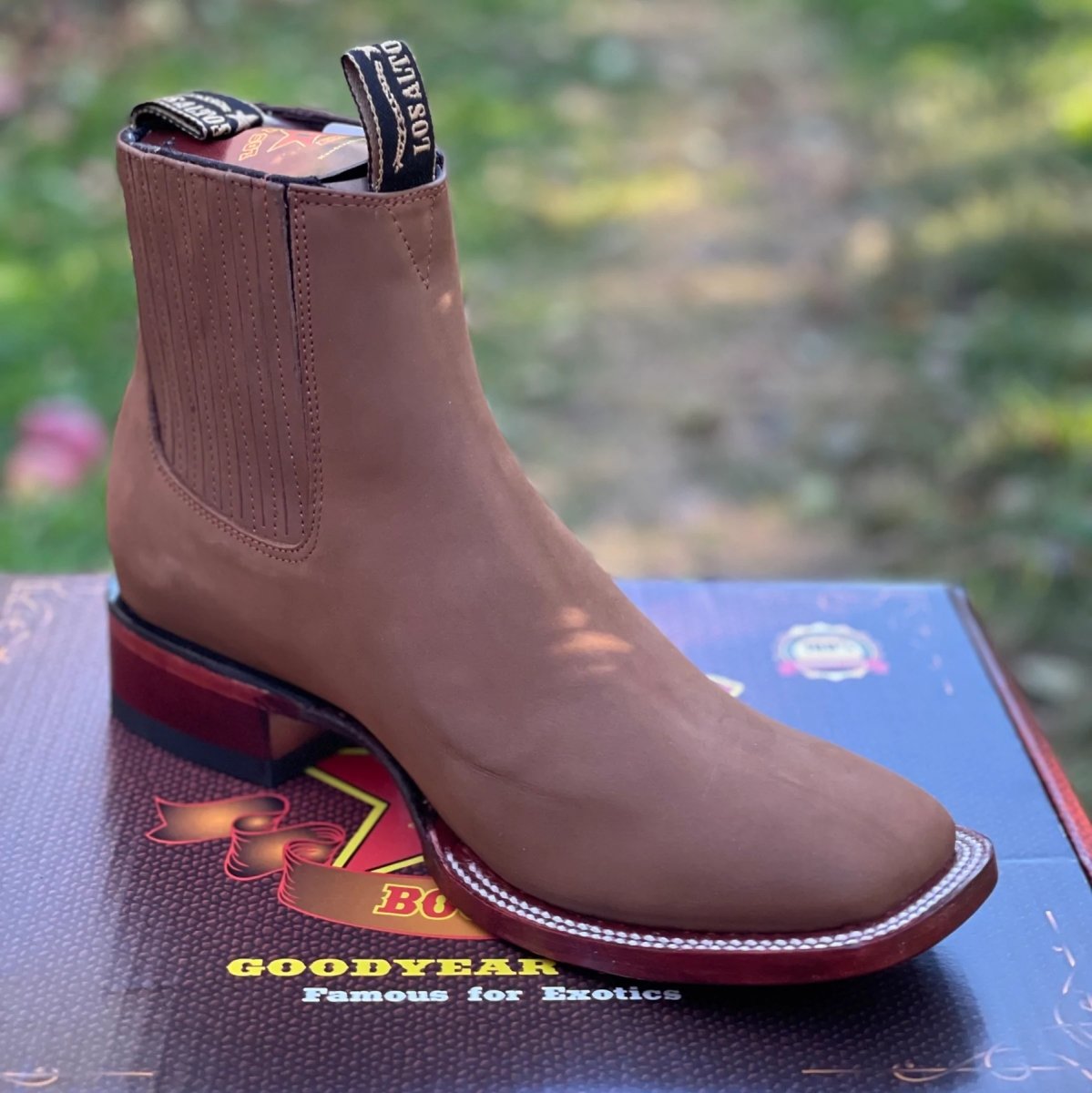 Botines Charros de Gamuza Punta Cuadrada Color Shedron LAB-82B6350